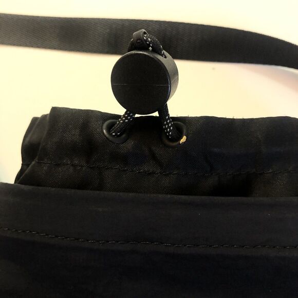 Lululemon Water Bottle Crossbody Bag Black 2.5L Adjustable Strap Travel Hiking - Picture 4 of 8